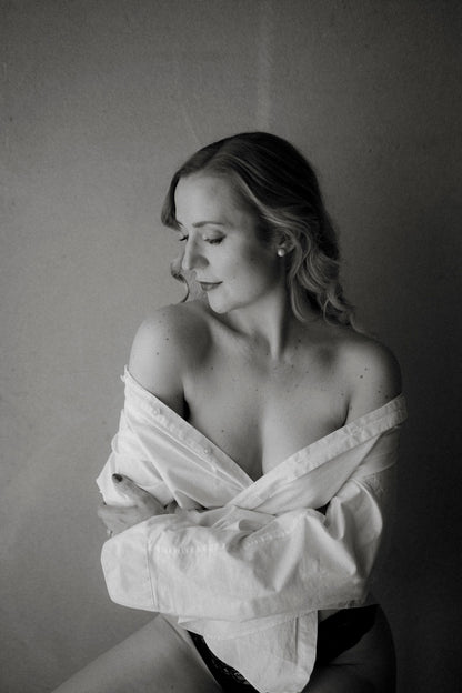 Boudoirkuvaus studiolla Helsingissä. Boudoir photography at a studio in Helsinki.